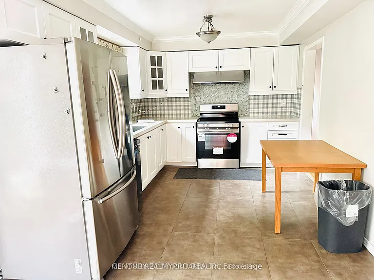 46 Cranleigh Dr — Photo 6