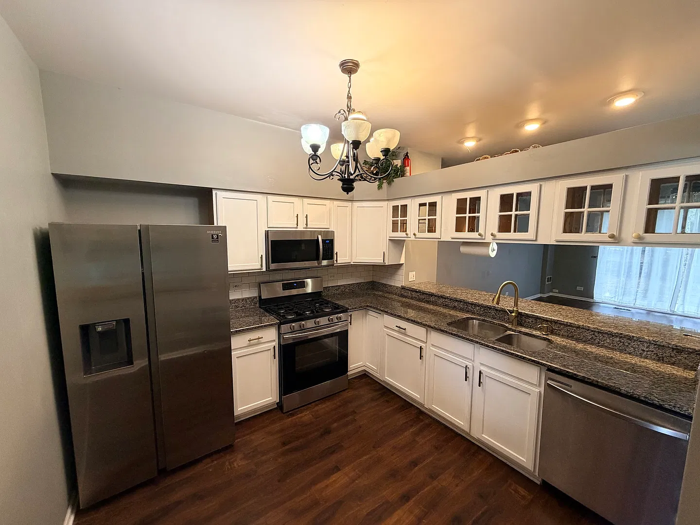 2 bed, 1.5 bath, 1216 sqft, $2,400 — Photo 3