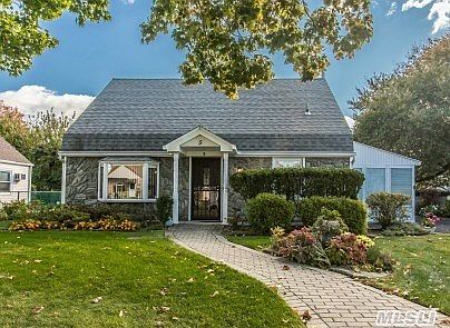 1st image of 5 Acorn Ln
