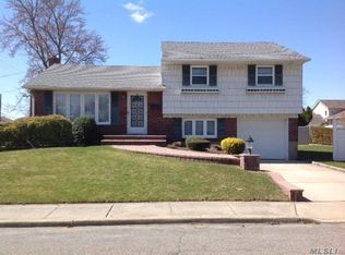 6 Ruth Dr, Hicksville, NY 11801