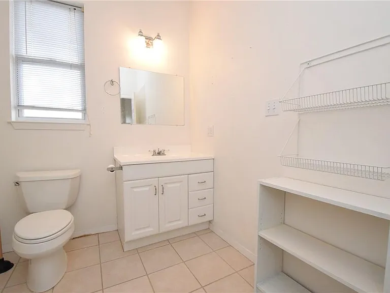 2102 Greenwood Ave #B — Photo 9