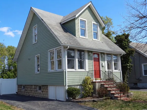 55 Cooper St, Babylon, NY 11702