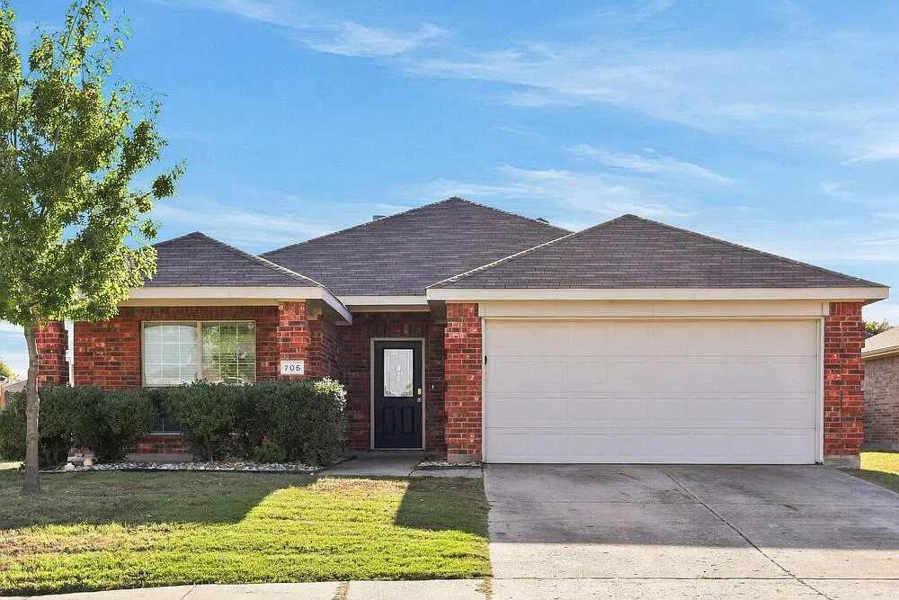 5 bed, 2.5 bath, 2603 sqft, $2,300 — Photo 1