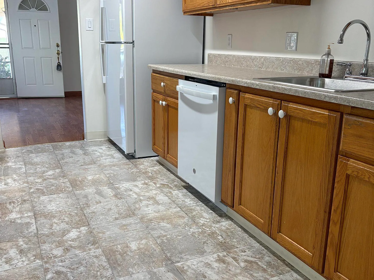 2 bed, 800 sqft, $2,300 — Photo 4