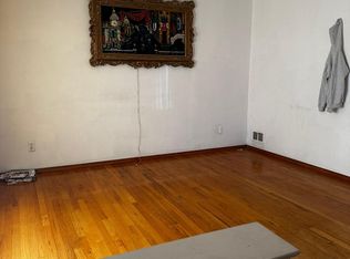 11451 Canterbury Dr, Warren, MI 48093