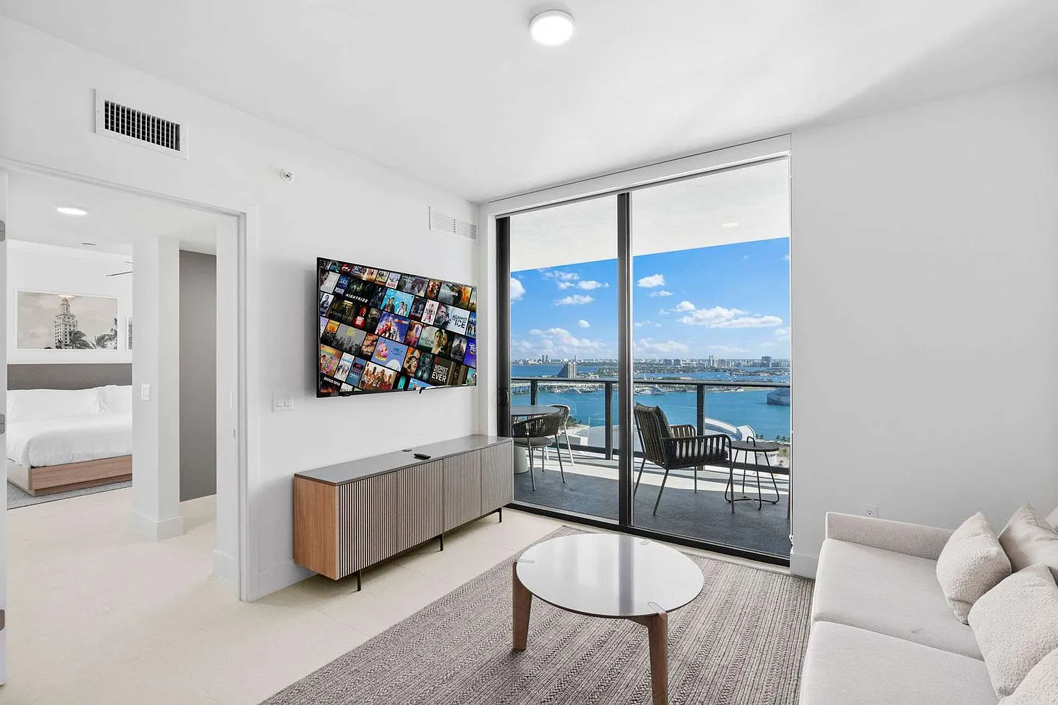 3 bed, 3.0 bath, 1227 sqft, $7,267 — Photo 3