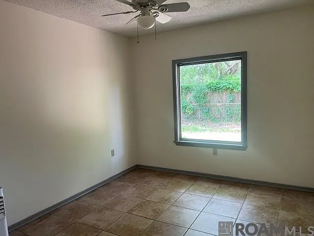 2464 Kensington Dr — Photo 24