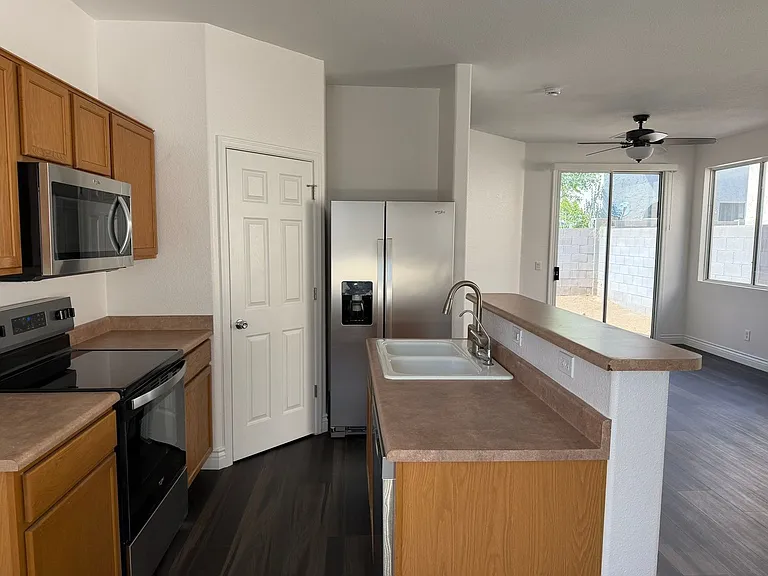 1140 E Catino St — Photo 13
