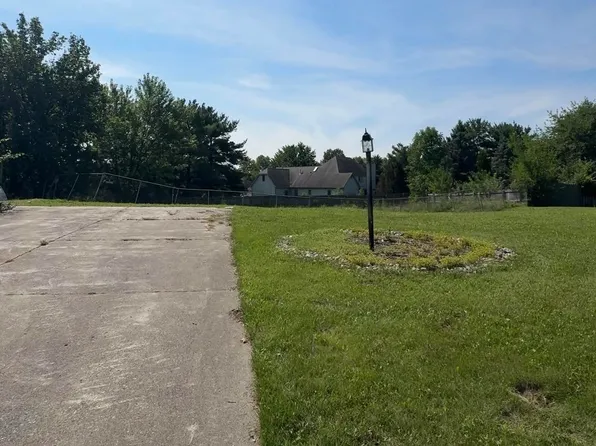 9401 Stagecoach Dr, Fort Wayne, IN 46804