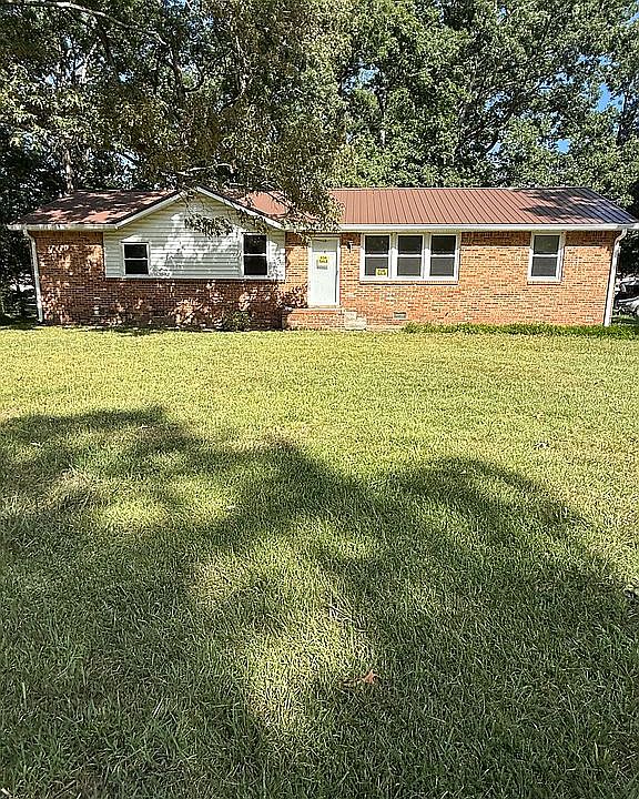 1st image of 1209 Woodcrest Dr