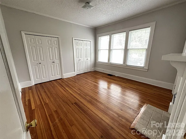 629 N Cedar St — Photo 9