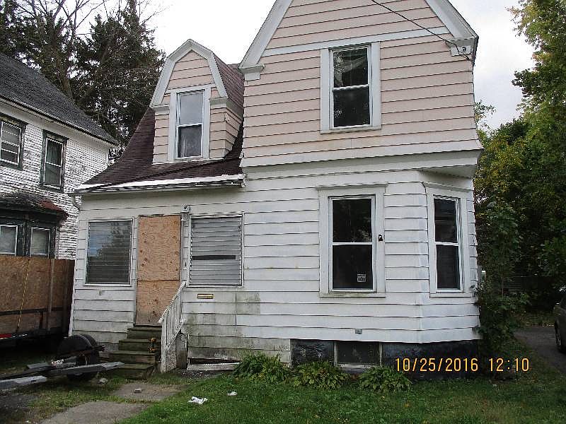 1st image of 319 W Pleasant Ave