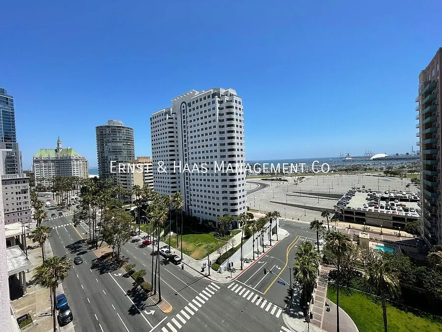525 E Seaside Way #1806