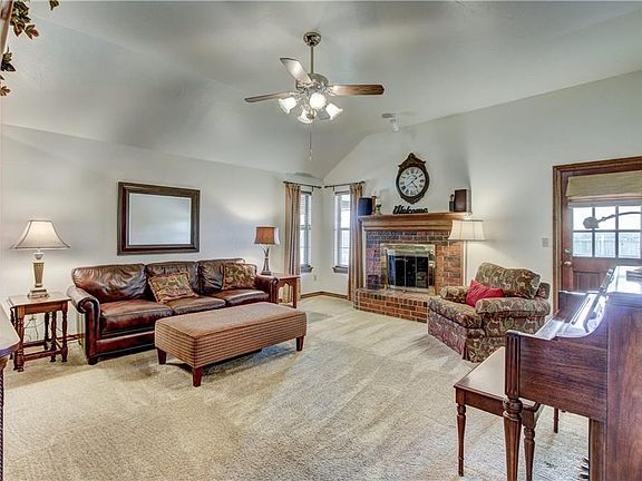 4th image of 1308 SW 111th Pl