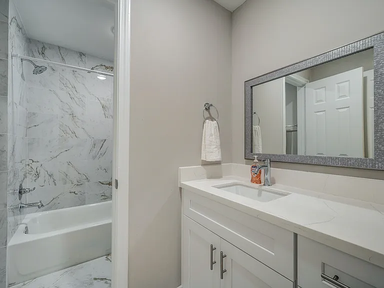 1626 S Kirkwood Rd — Photo 36
