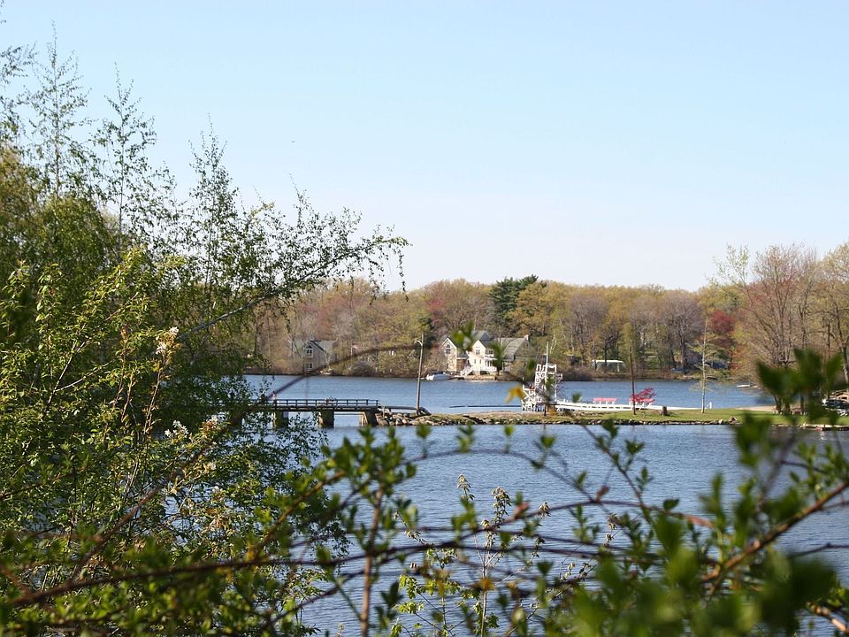 1st image of 90 Lakeside Dr
