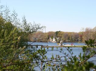 90 Lakeside Dr, Shrewsbury, MA 01545