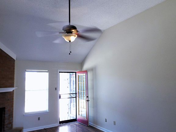 4th image of 3443 Earlynn Dr