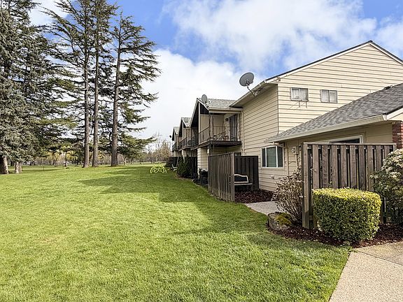3rd image of 1514 NE Hogan Dr