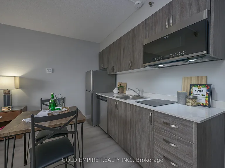 300 King St #STUDIO — Photo 9