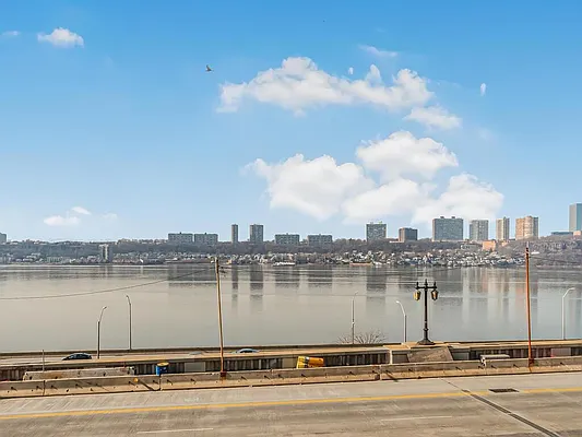 Rented by Re/Max In The City | media 25