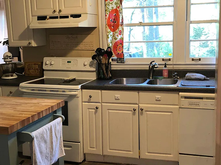 4011 Sheldon Dr NE — Photo 29