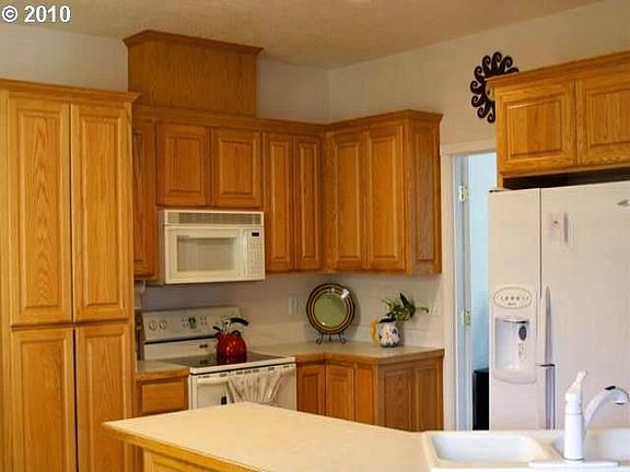 7156 F Pl., Springfield, OR