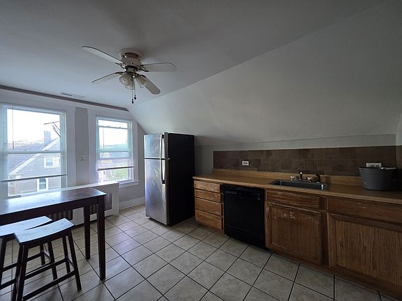 2nd image of 64 Stanley St #3A