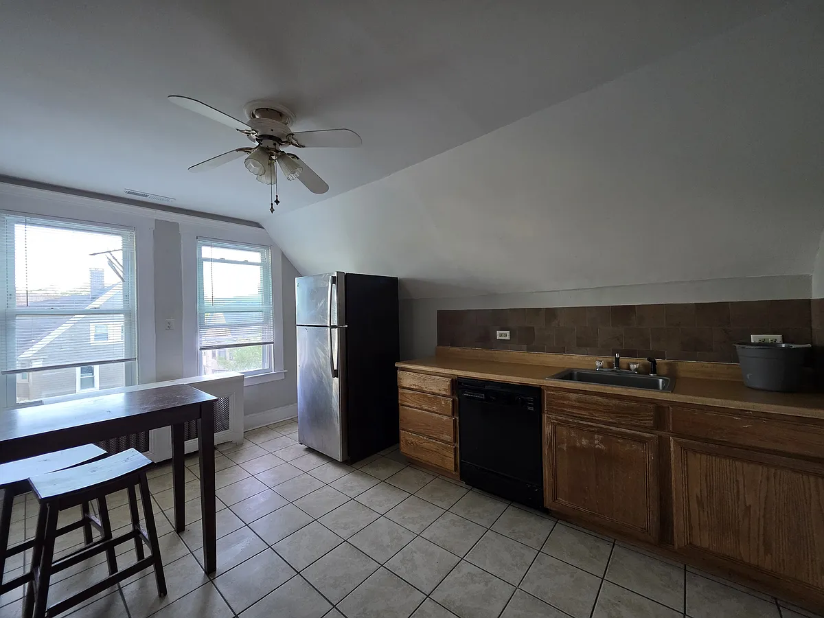 Building Photo - 64 Stanley St #3A