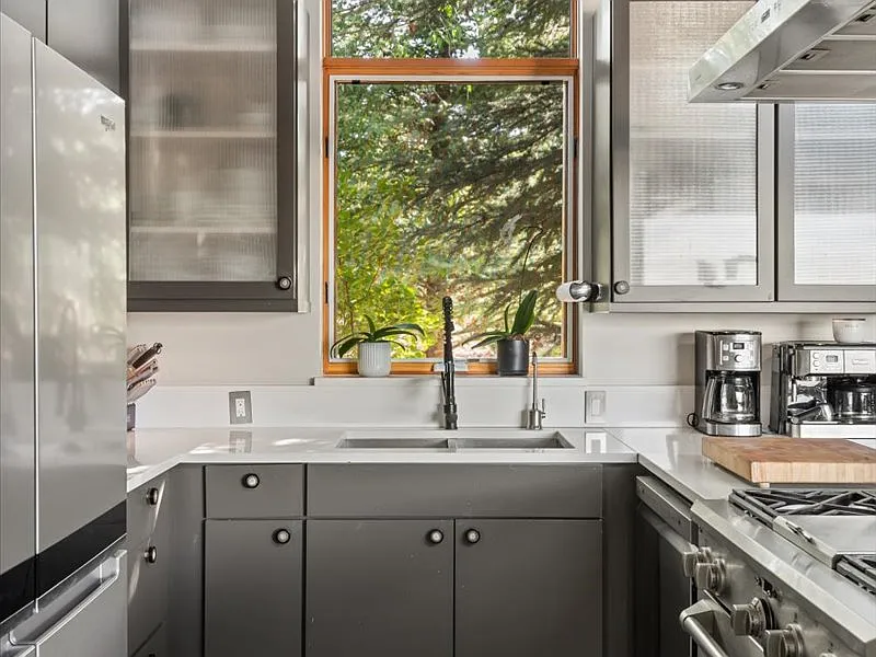 1 bed, 1.5 bath, 929 sqft, $20,000 — Photo 2