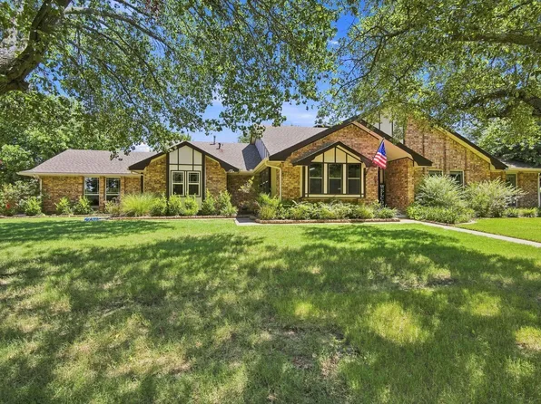 210 Rock Springs Ct, Waxahachie, TX 75165