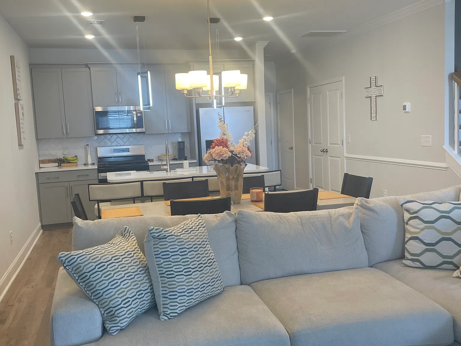 3 bed, 1676 sqft, $1,950 — Photo 3