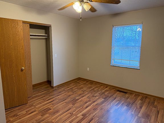 4th image of 236 W Poplar St