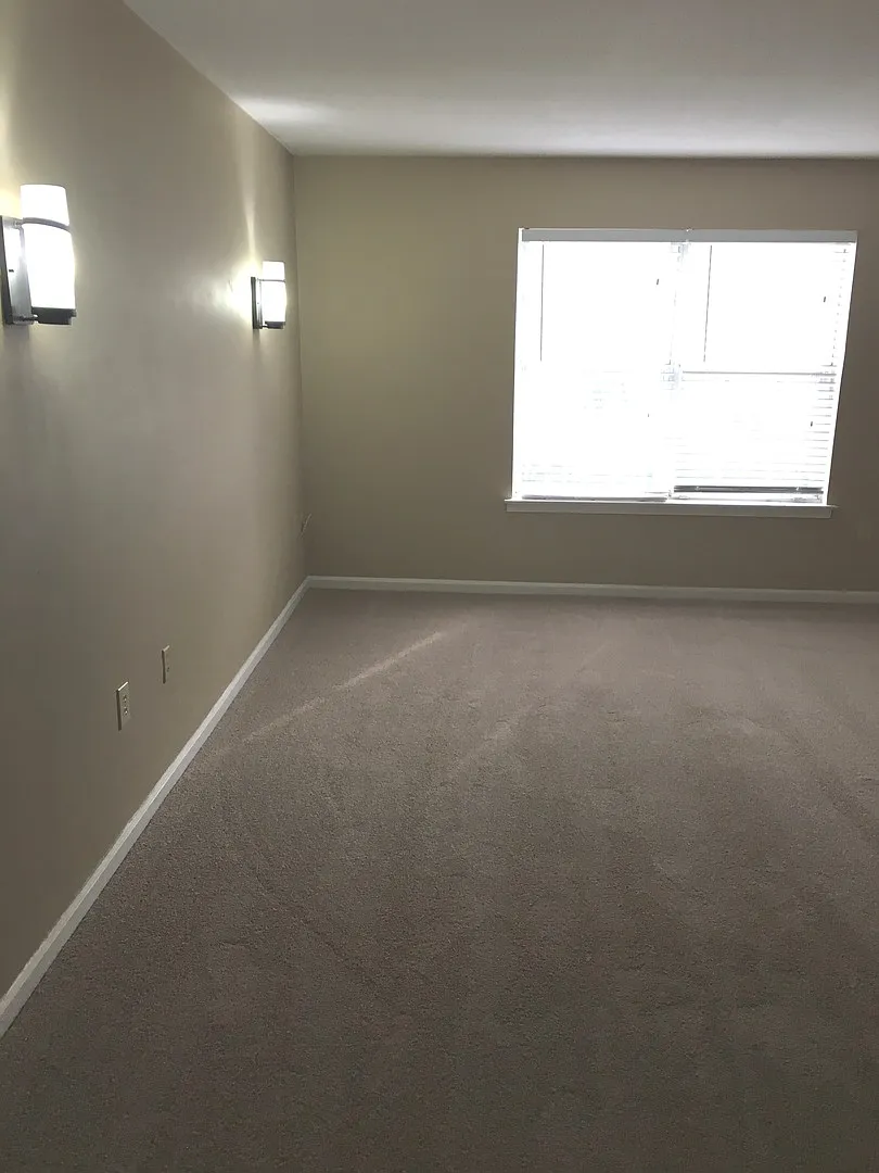 Greenville, 2/2, 1097SF — Photo 3