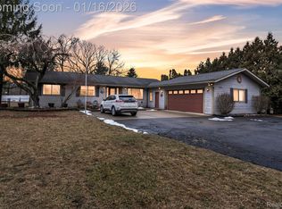 9035 Farmington Rd, Livonia, MI 48150