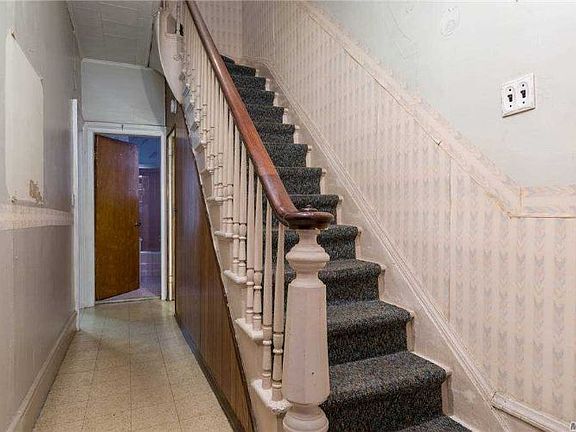 4th image of 31-23 43rd St