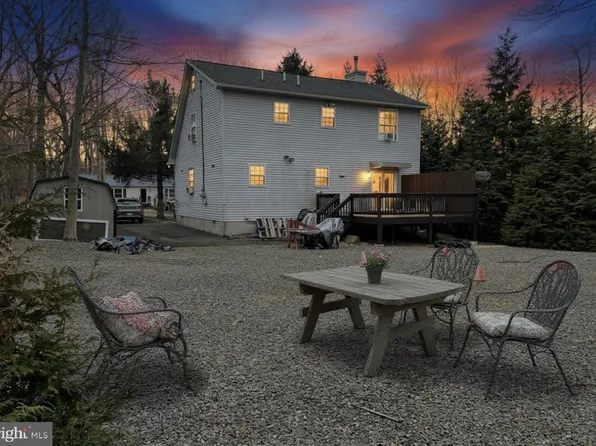 3529 Peak Dr, Tobyhanna, PA 18466