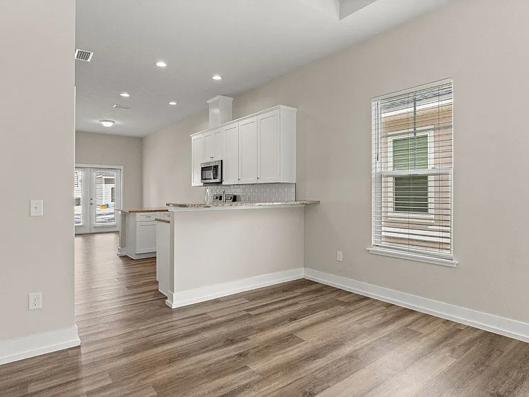 420 NW 1st St — Photo 12