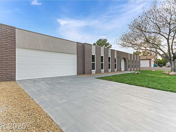 2nd image of 5765 Holmby Ave