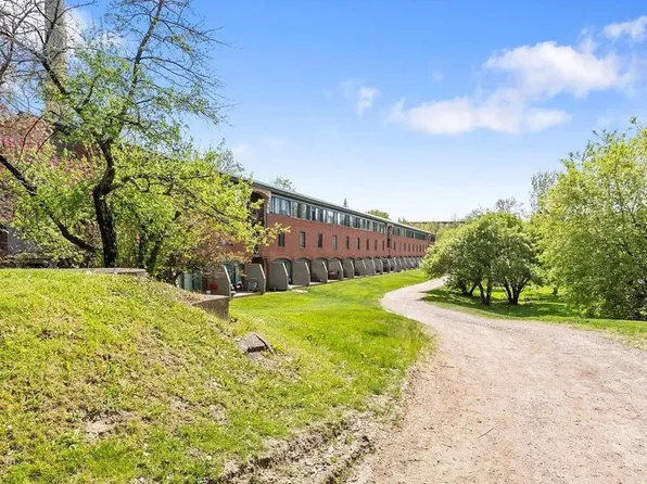 100 W Canal St APT 15, Winooski, VT 05404
