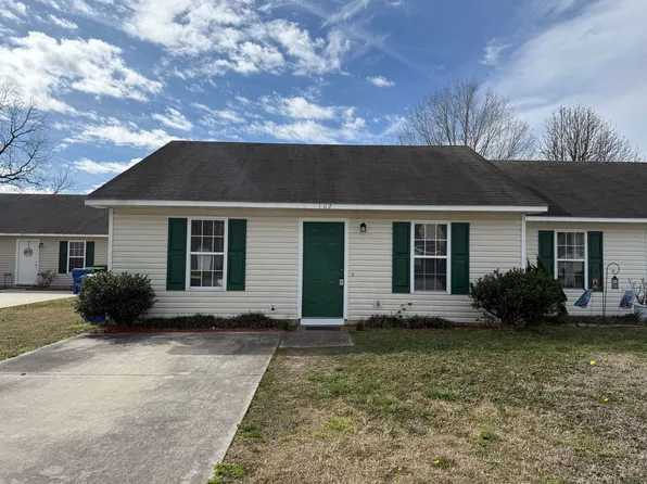 102 Fairview Ln, Richlands, NC 28574