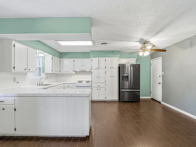 8700 Cielo Vista Dr — Photo 23