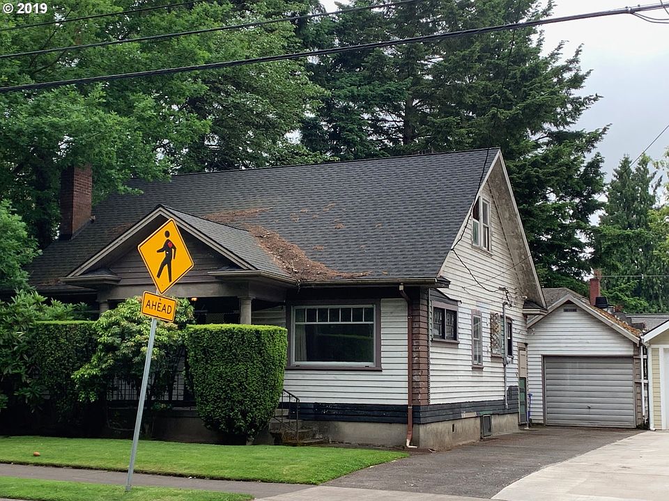 2nd image of 2525 NE 33rd Ave