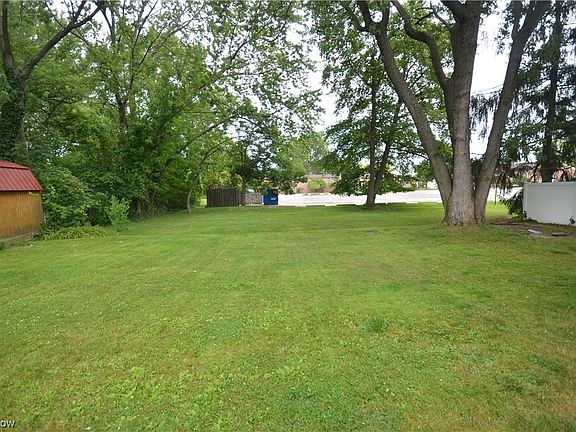 3rd image of 110 Stadium Dr