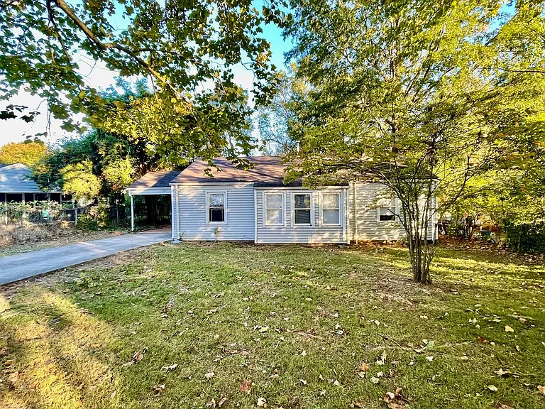 1131 Amelia Ave — Photo 1