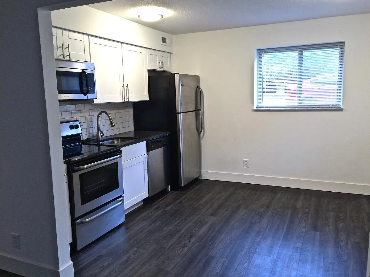 1 bed, $895 — Photo 1