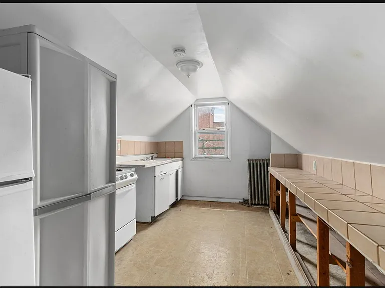 11 Troy St — Photo 3