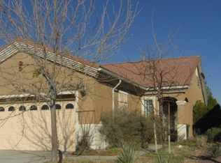 10485 Glen Oaks Ln, Apple Valley, CA 92308