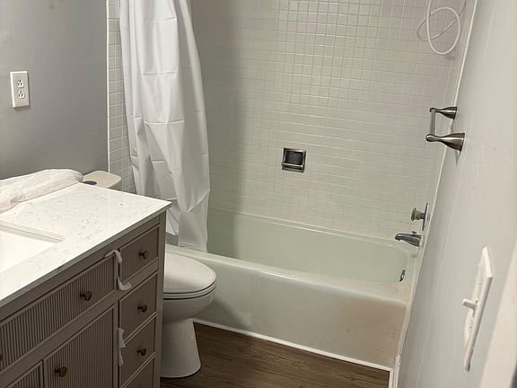 3rd image of 1859 Poplar Woods Cir W