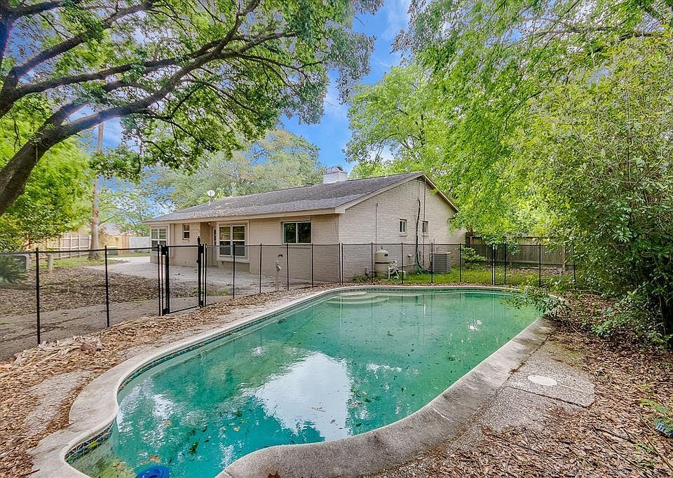 2nd image of 7902 Martin Wood Ln